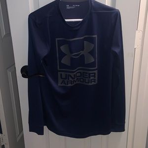 navy underarmour long sleeve shirt